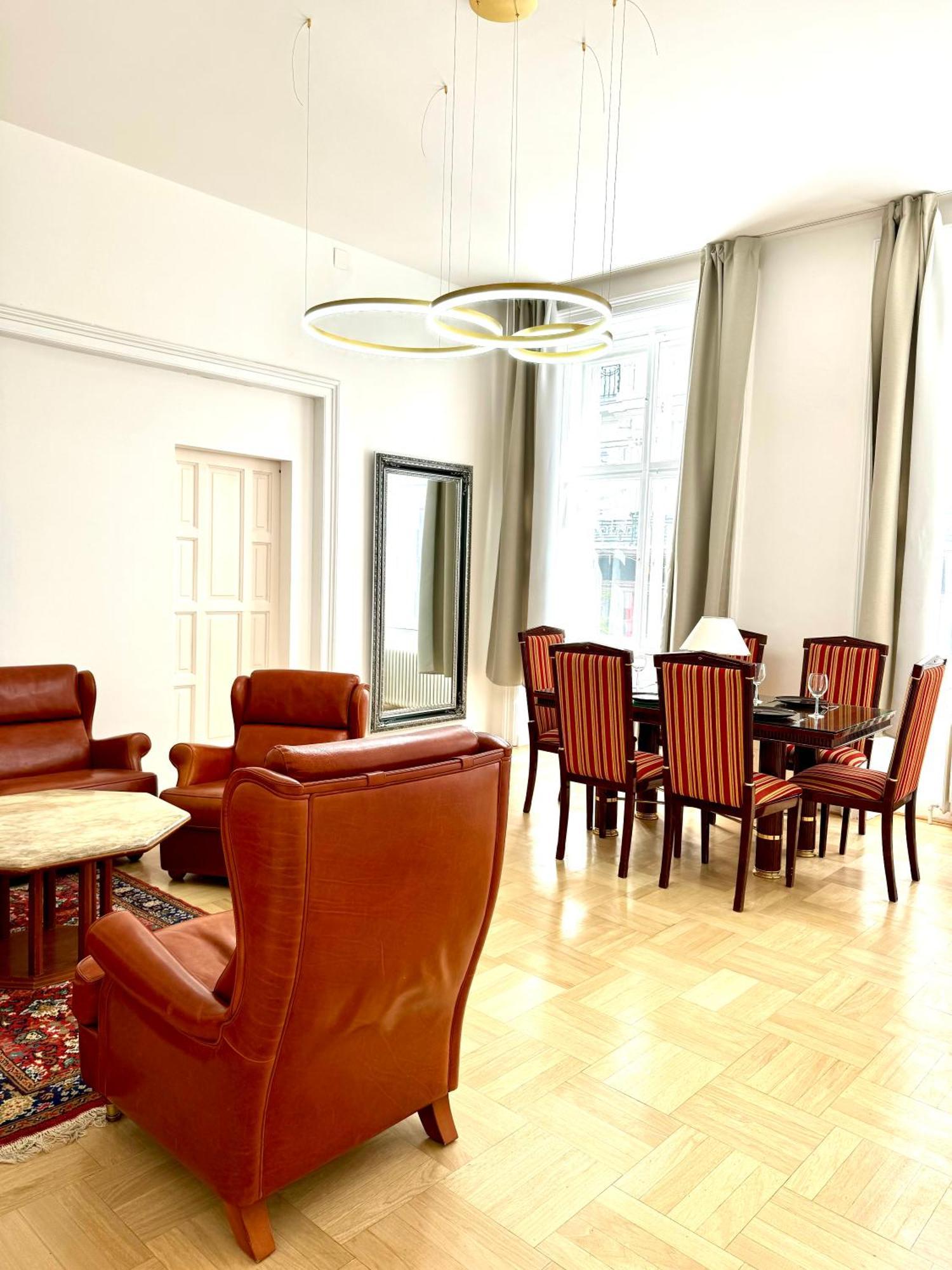 Opera 145 M2 Vienne