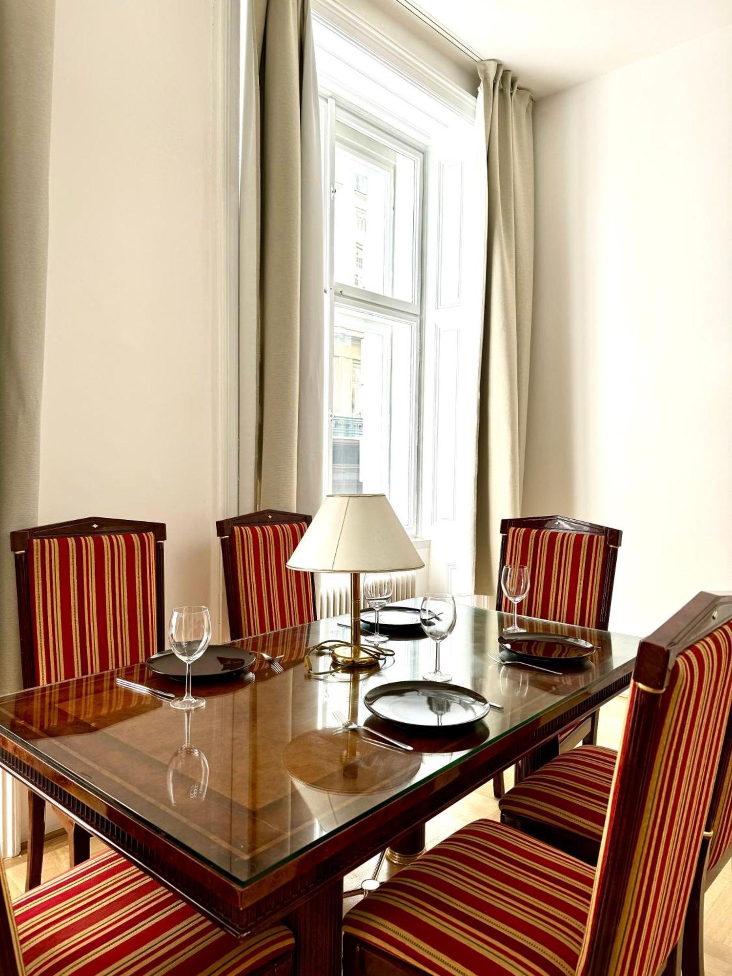 Opera 145 M2 Vienne